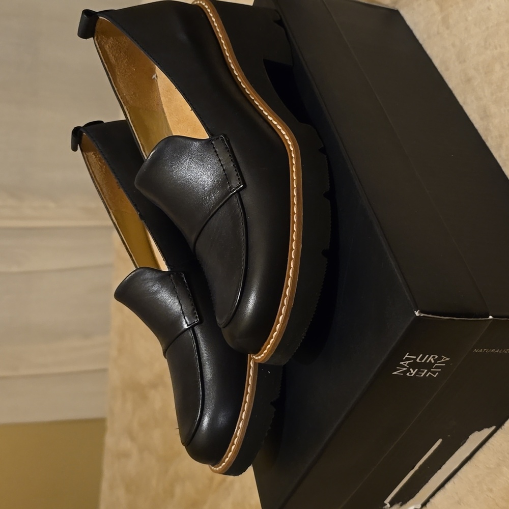NATURALIZER DARRY LUG SOLE LOAFER